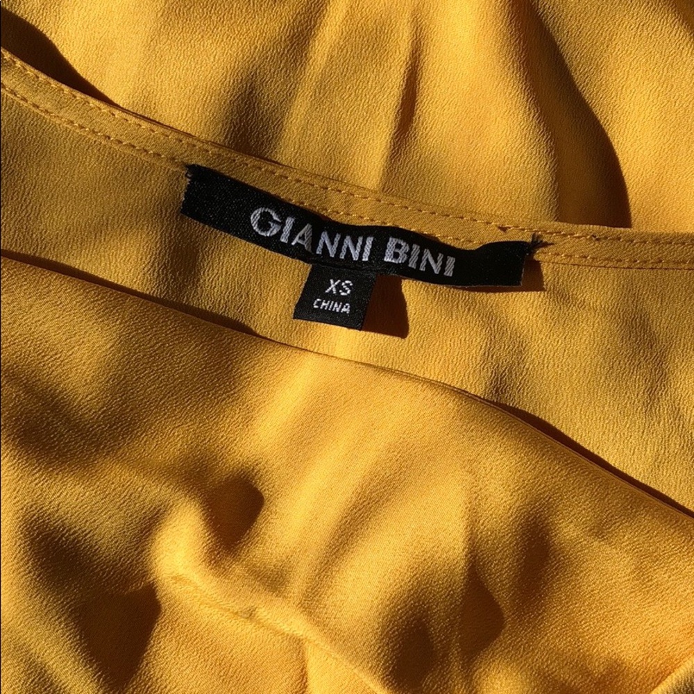 Gianni Bini XS gold top - Picture 2 of 2